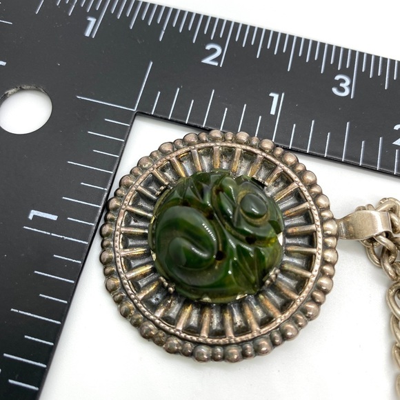 Carved Green Bakelite Necklace Vintage on Silvertone Chain - Picture 9 of 10